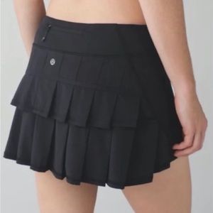 Lululemon women black short skirt size 2 tall